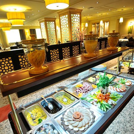 Grand Tien Shan Hotel الماتي المطعم الصورة