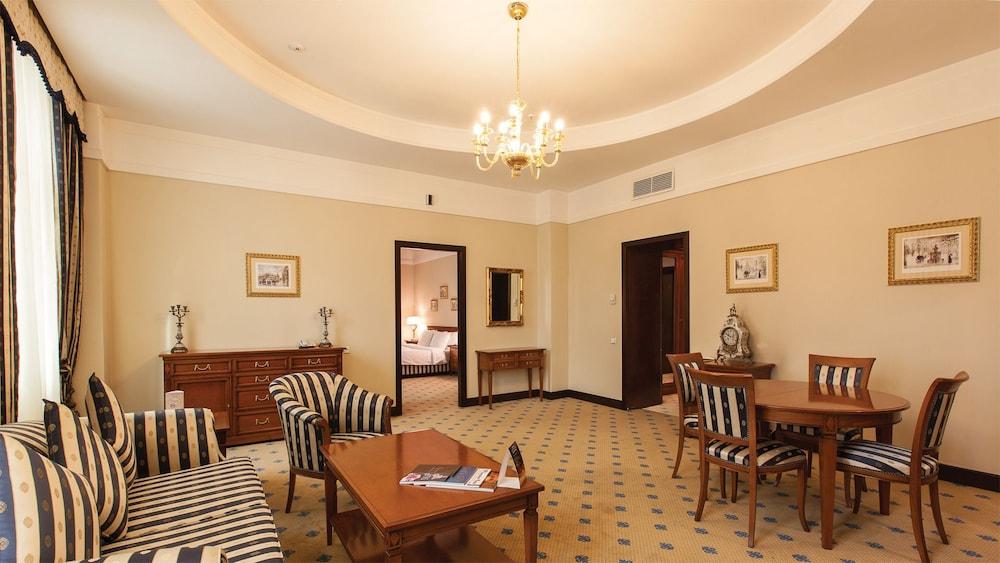 Grand Tien Shan Hotel الماتي المظهر الخارجي الصورة