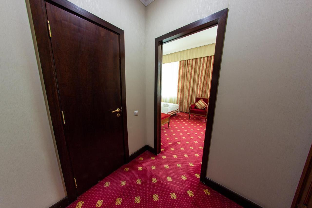 Grand Tien Shan Hotel الماتي المظهر الخارجي الصورة