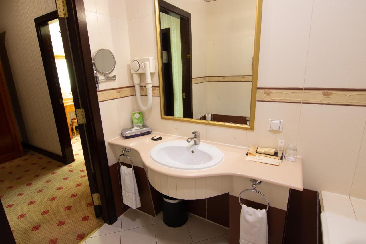 Grand Tien Shan Hotel الماتي المظهر الخارجي الصورة