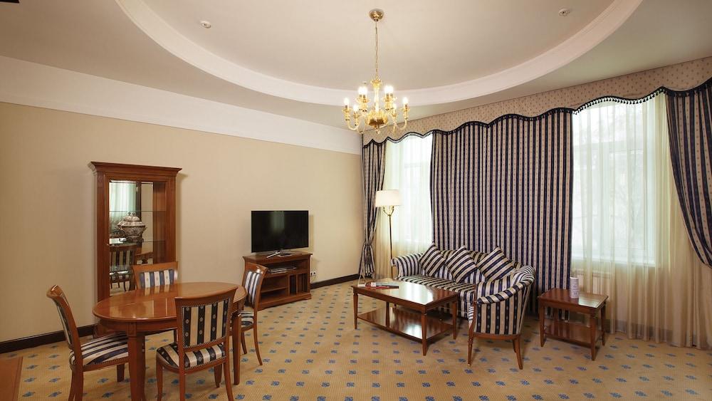 Grand Tien Shan Hotel الماتي المظهر الخارجي الصورة
