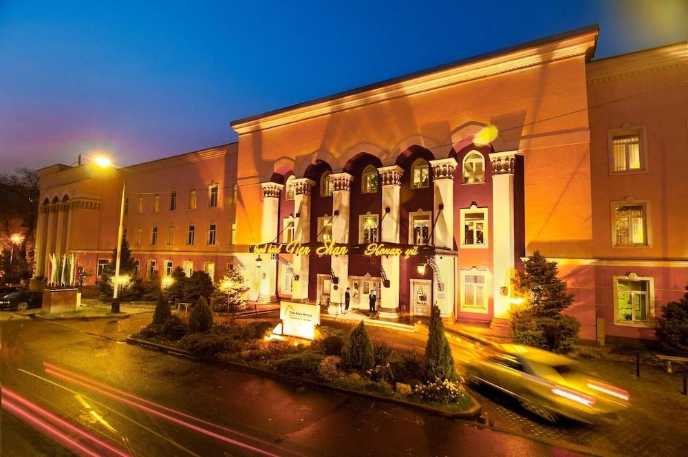 Grand Tien Shan Hotel الماتي المظهر الخارجي الصورة