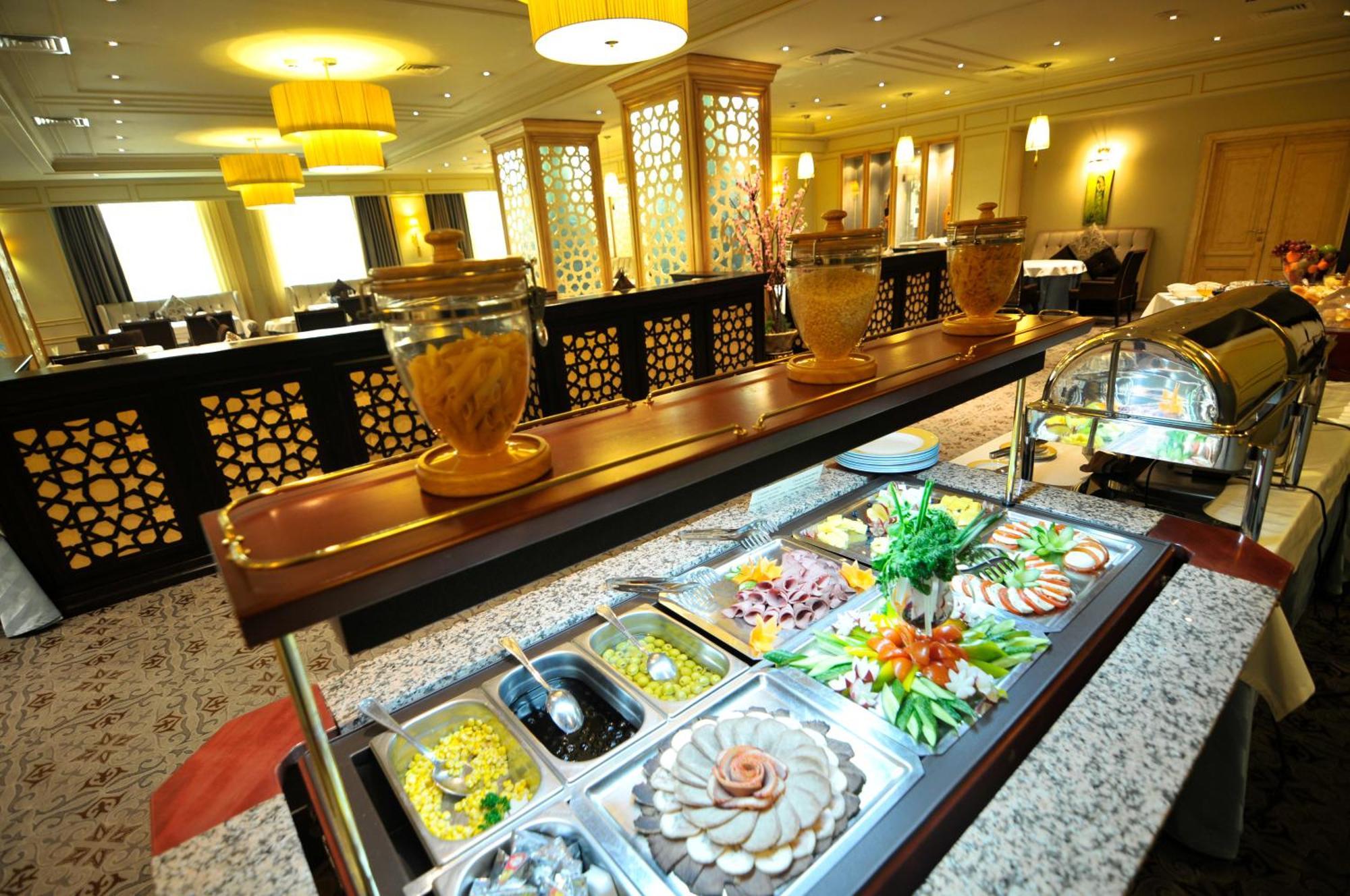 Grand Tien Shan Hotel الماتي المطعم الصورة