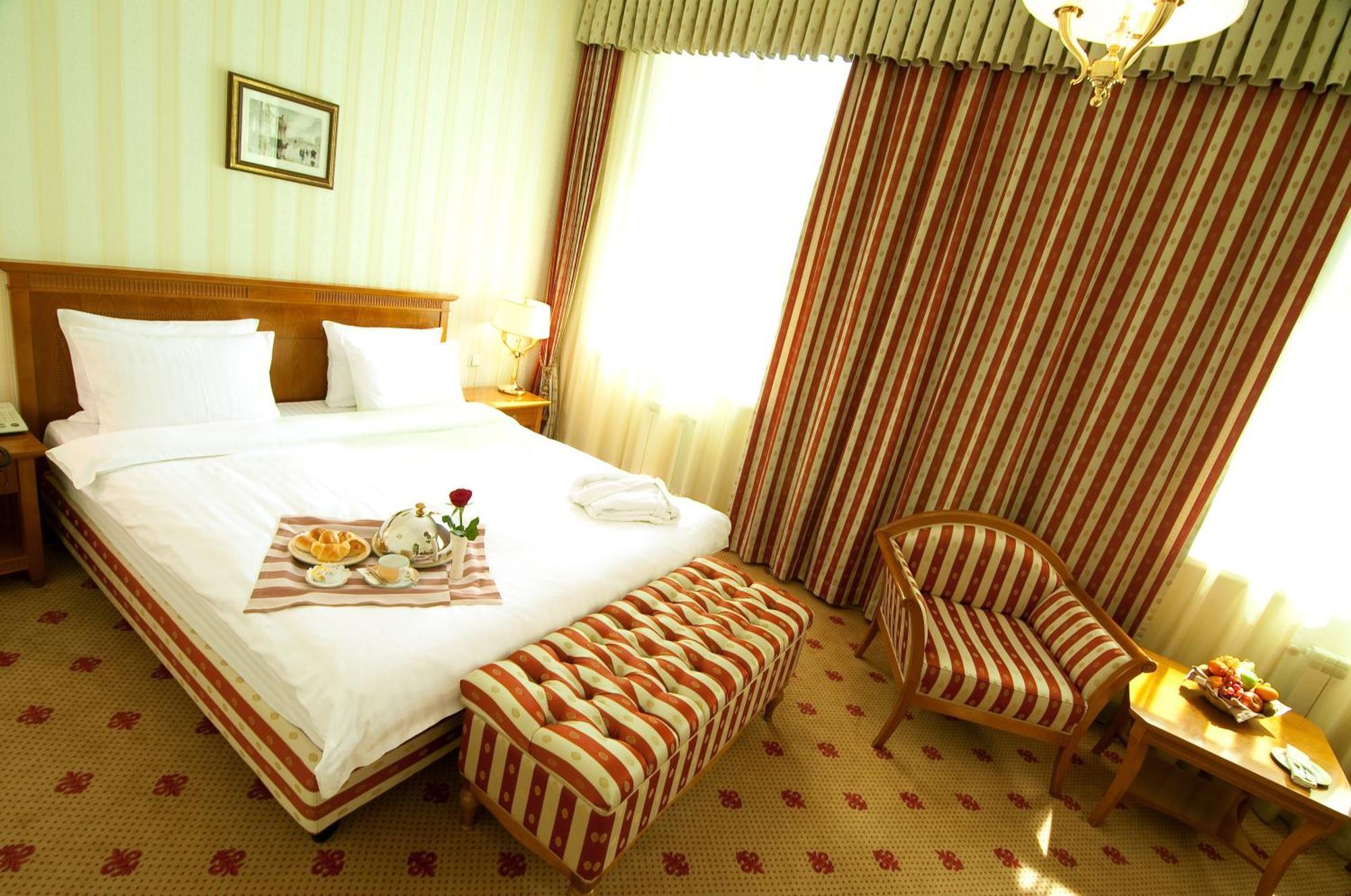 Grand Tien Shan Hotel الماتي الغرفة الصورة