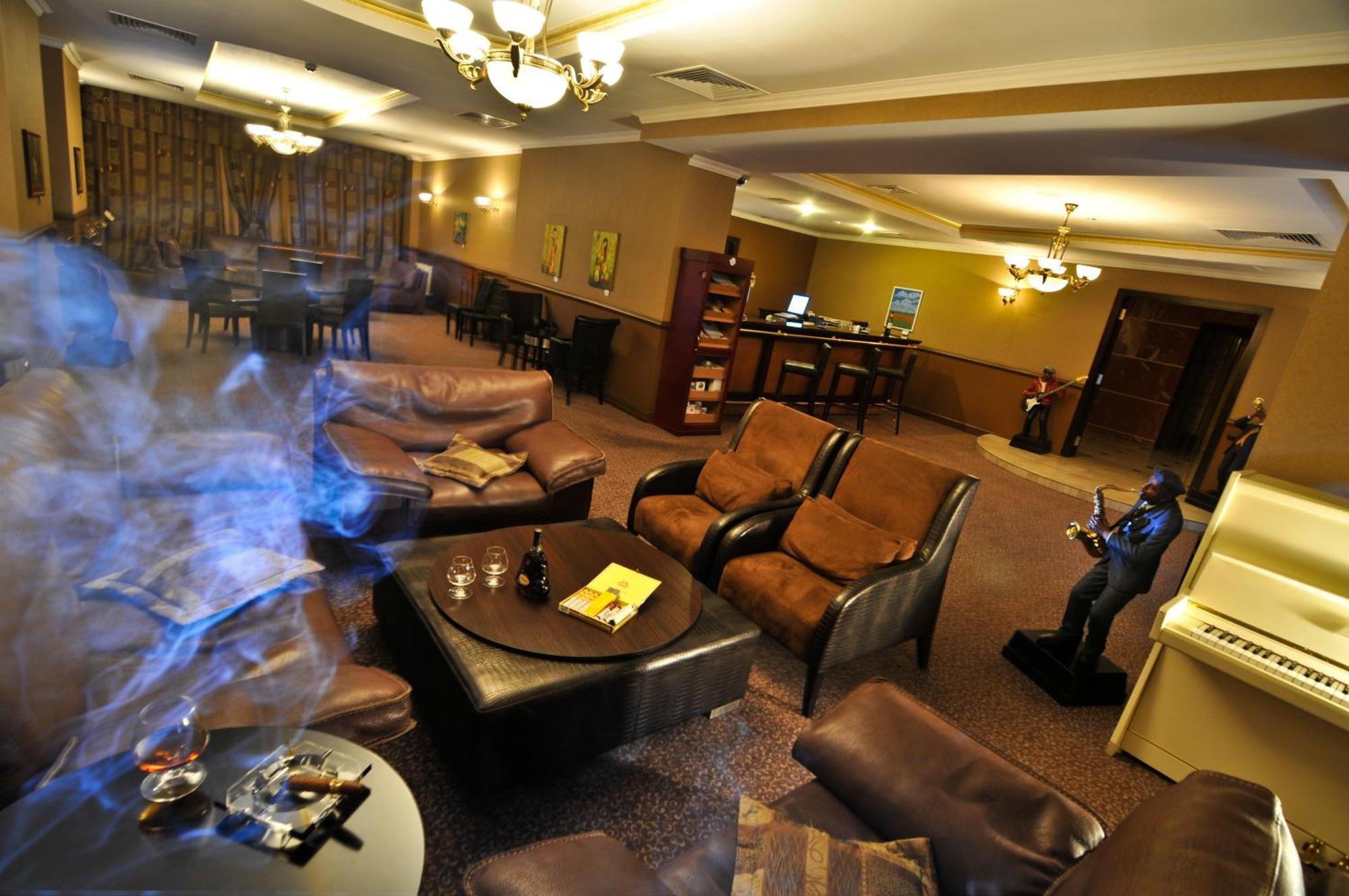 Grand Tien Shan Hotel الماتي المظهر الخارجي الصورة
