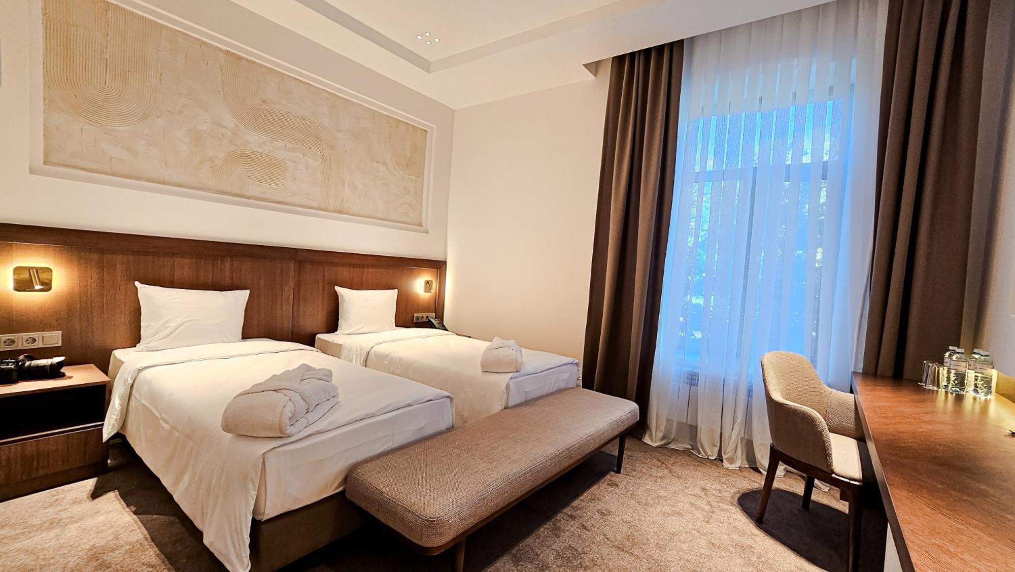 Grand Tien Shan Hotel الماتي المظهر الخارجي الصورة