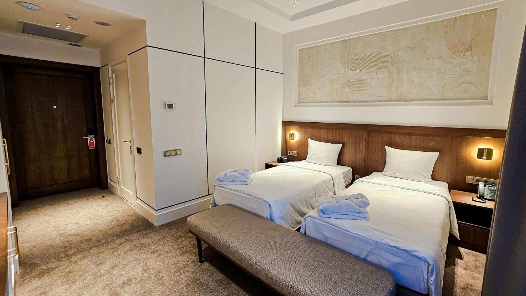Grand Tien Shan Hotel الماتي المظهر الخارجي الصورة
