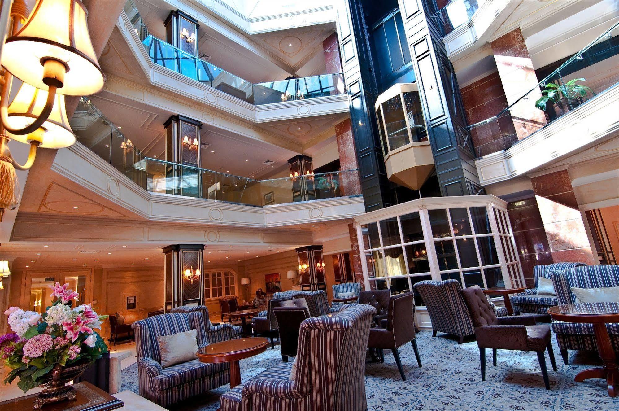Grand Tien Shan Hotel الماتي المطعم الصورة